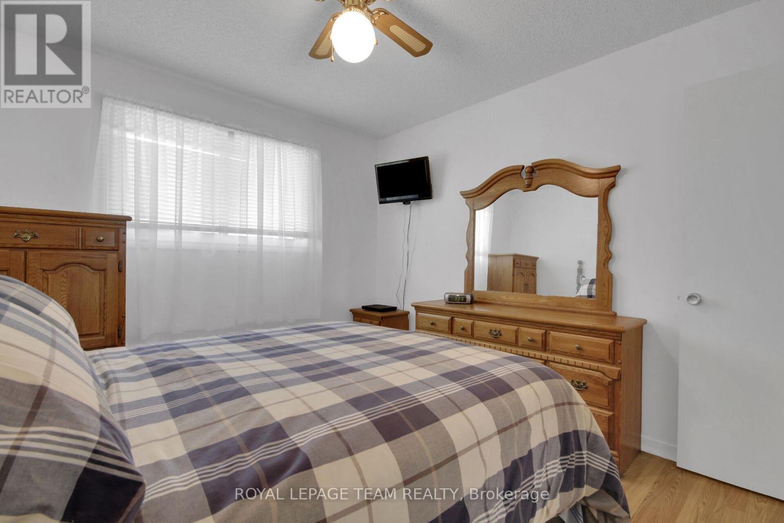 929 MUNRO DRIVE - 21
