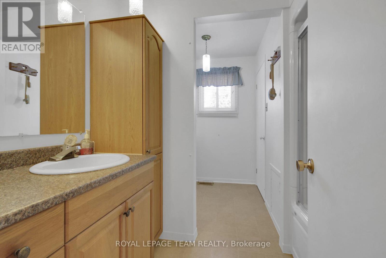 929 MUNRO DRIVE - 25