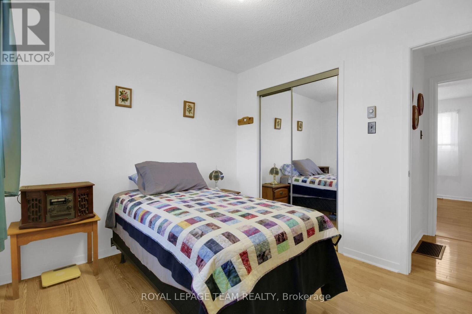 929 MUNRO DRIVE - 27