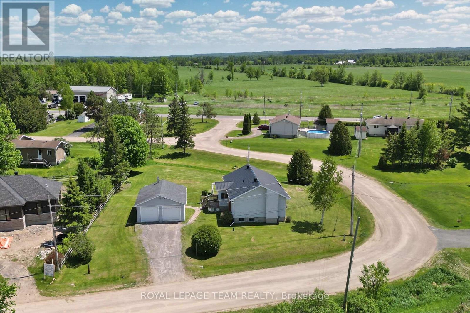 929 MUNRO DRIVE - 8