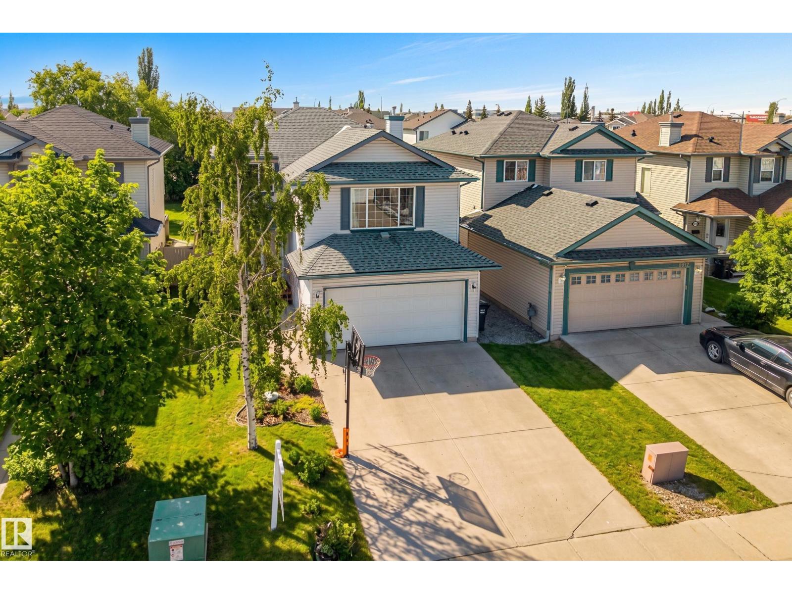 8915 7 AV SW - 58