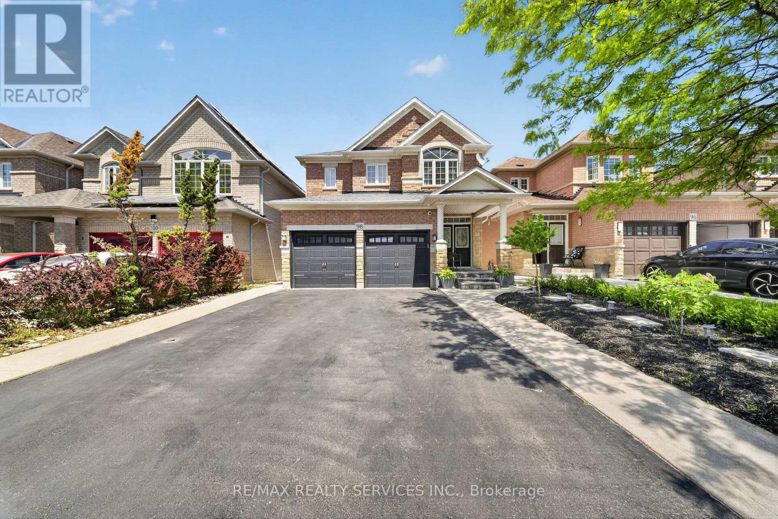 98 SAFFRON CRESCENT - 1