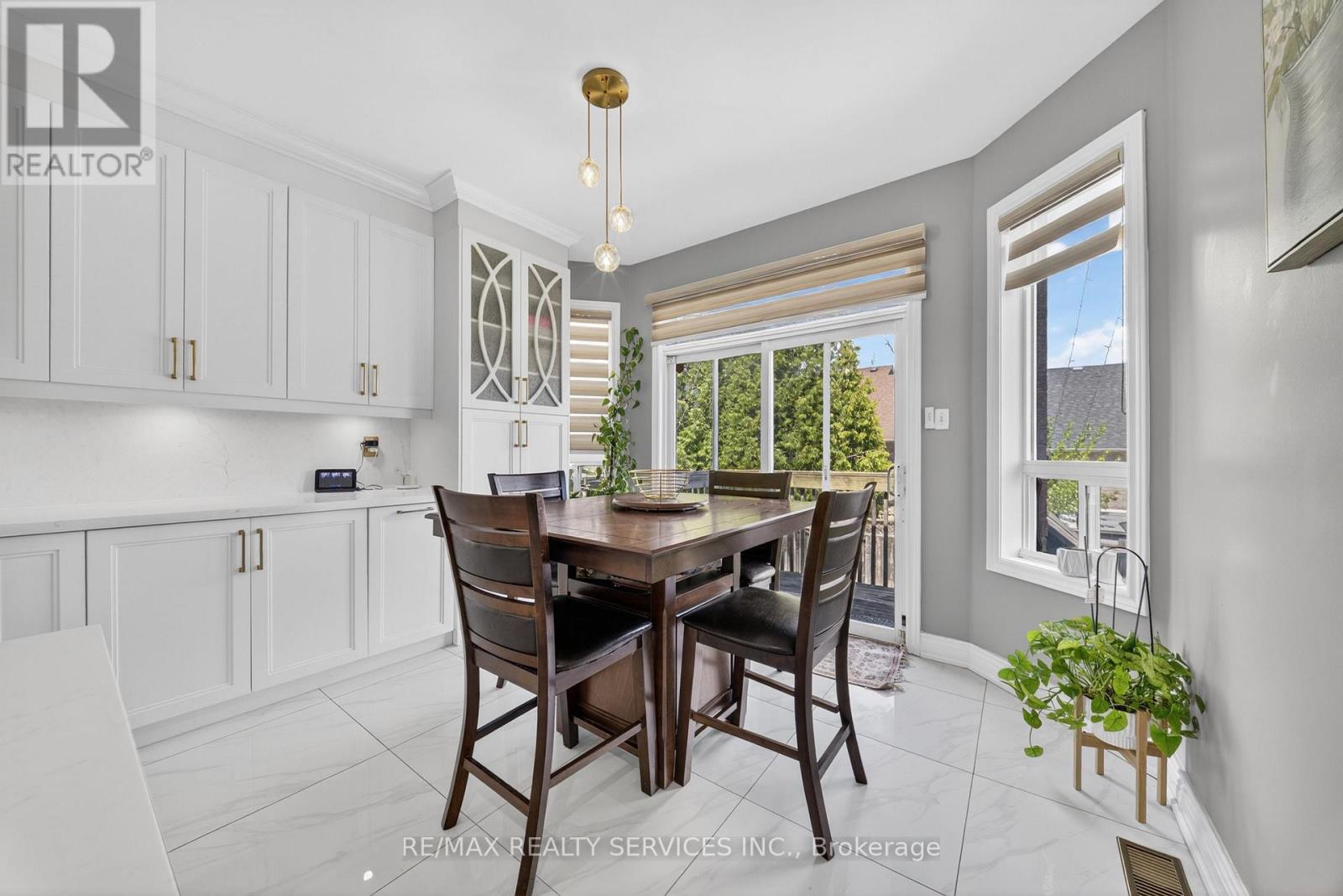 98 SAFFRON CRESCENT - 19