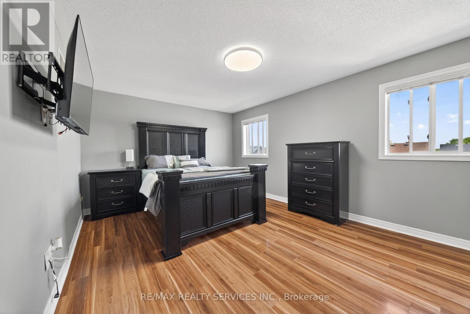 98 SAFFRON CRESCENT - 24
