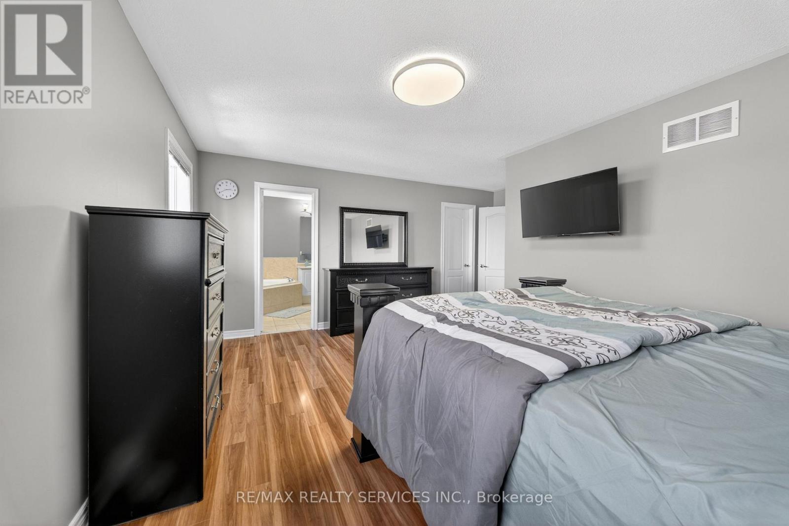 98 SAFFRON CRESCENT - 25