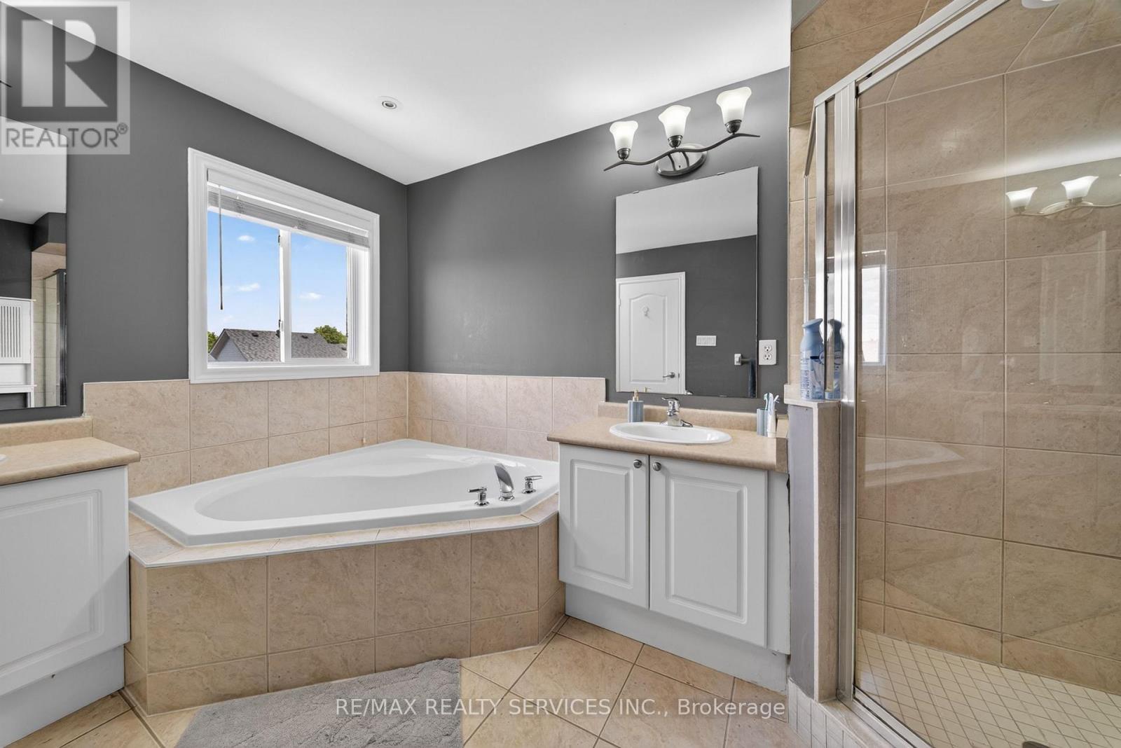 98 SAFFRON CRESCENT - 27
