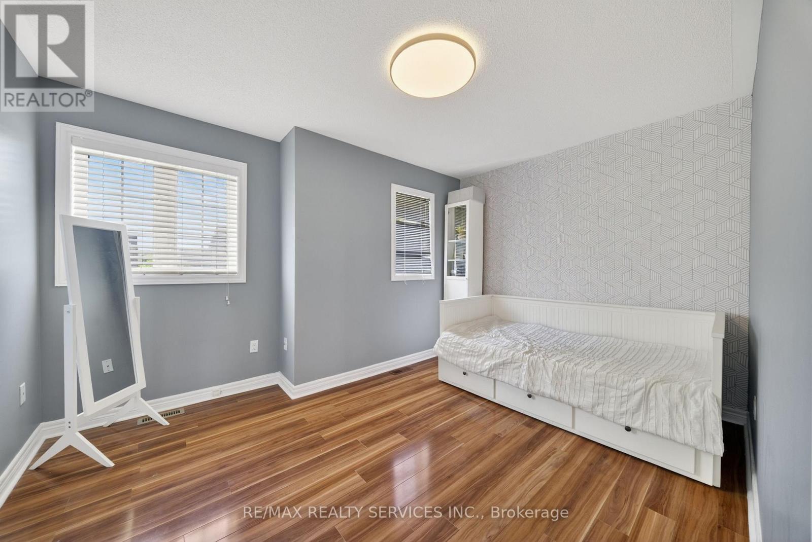 98 SAFFRON CRESCENT - 30
