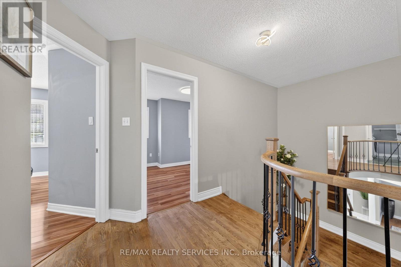 98 SAFFRON CRESCENT - 33