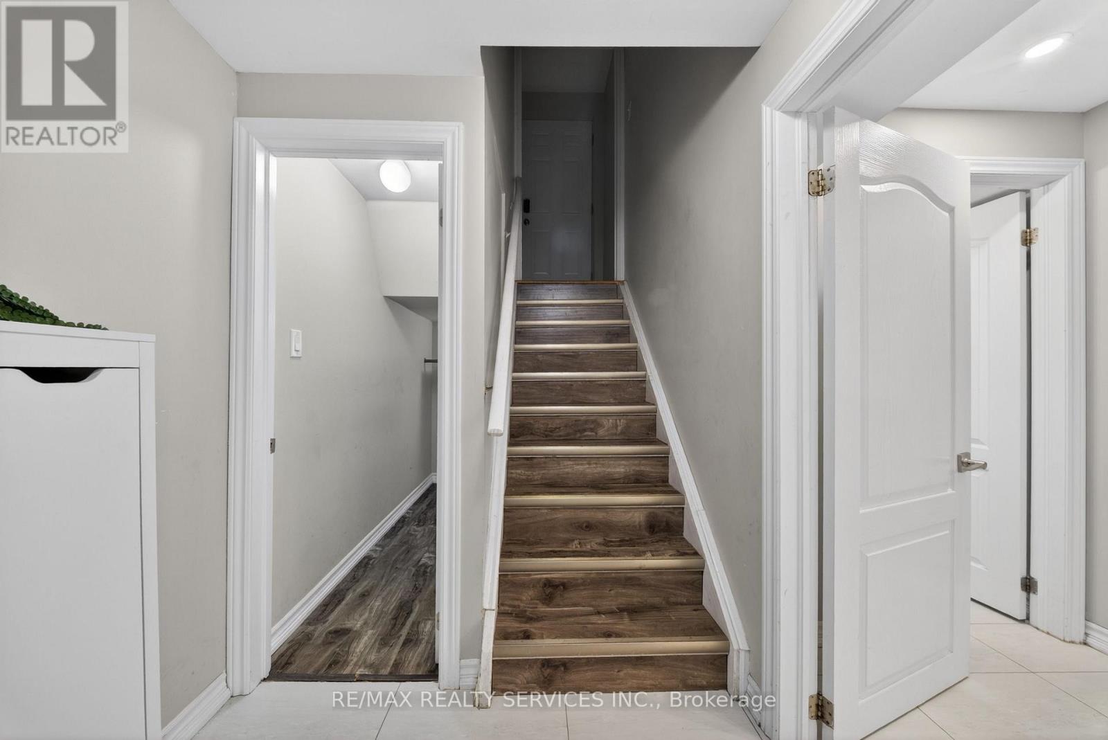 98 SAFFRON CRESCENT - 34