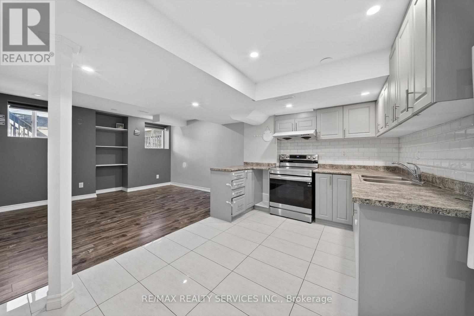 98 SAFFRON CRESCENT - 35