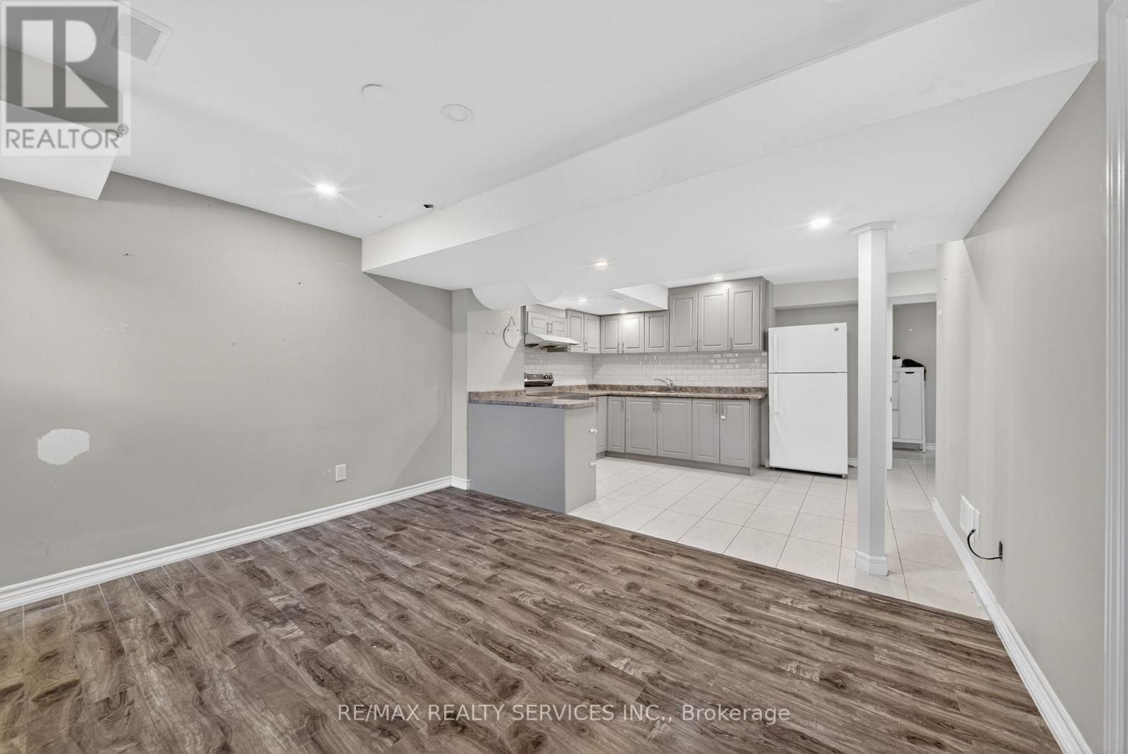 98 SAFFRON CRESCENT - 36