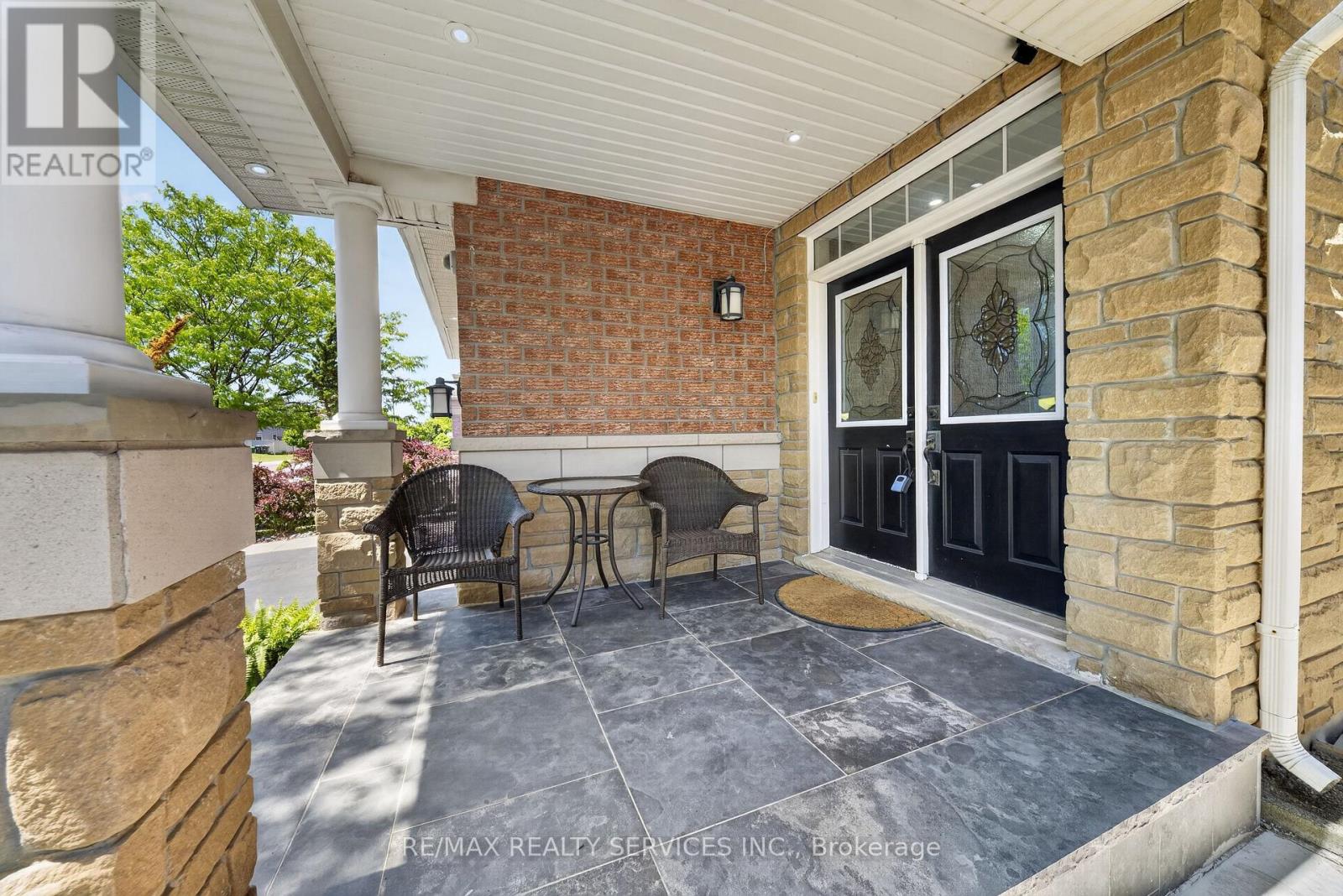 98 SAFFRON CRESCENT - 4