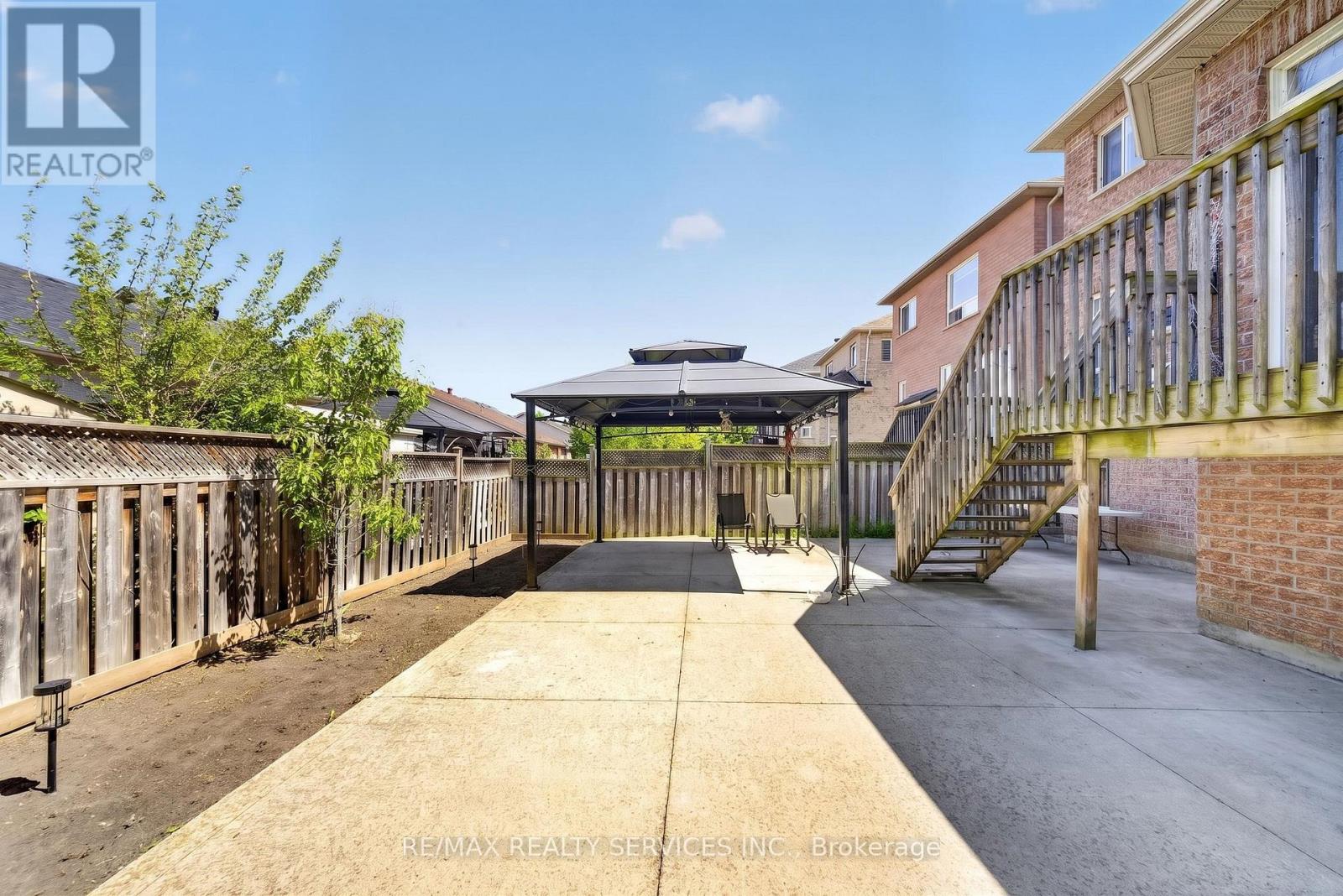 98 SAFFRON CRESCENT - 42