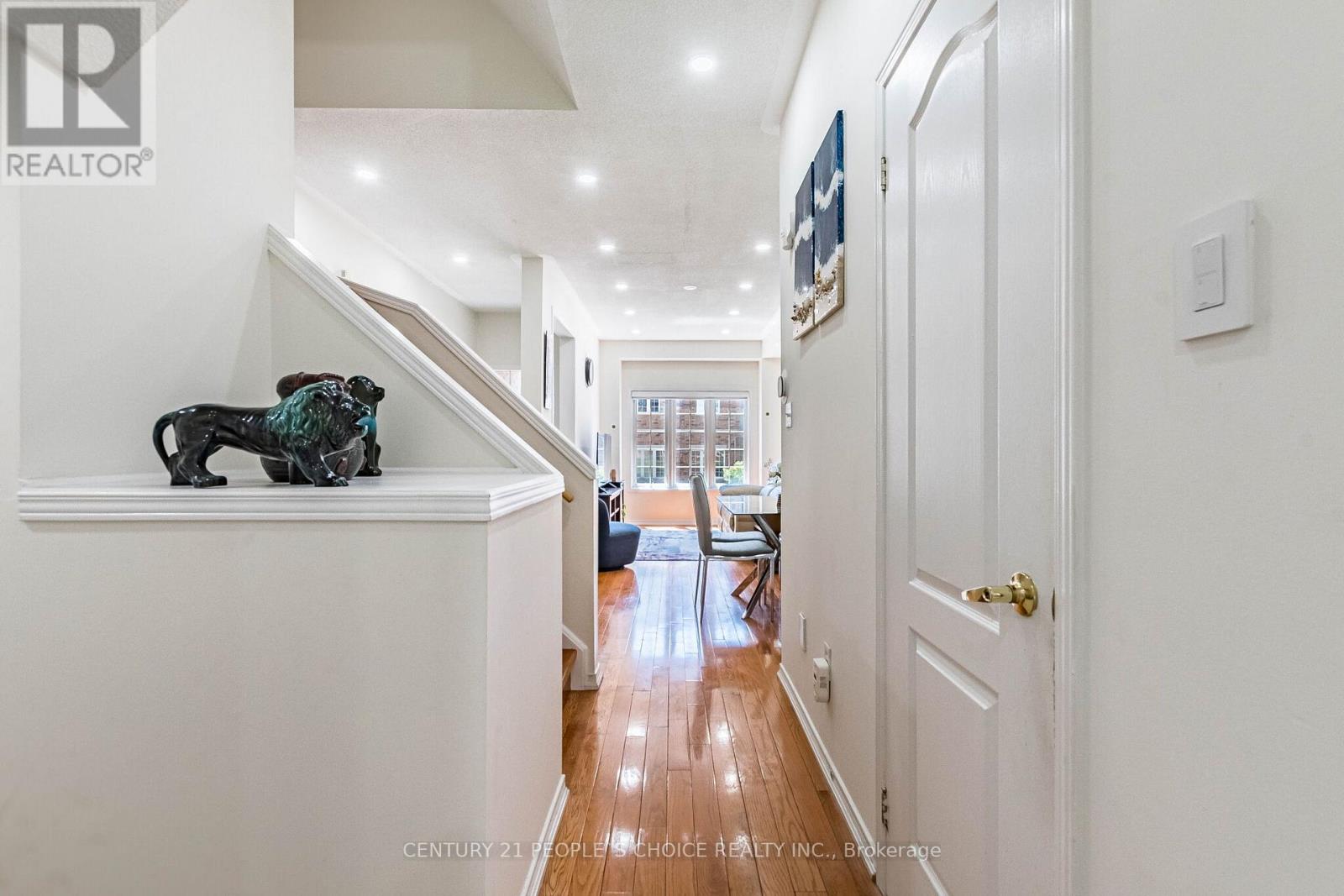 #29 435 HENSALL CIRCLE - 11