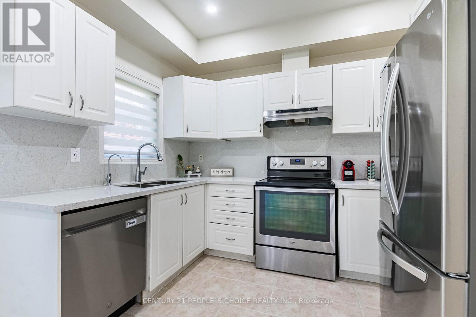#29 435 HENSALL CIRCLE - 17