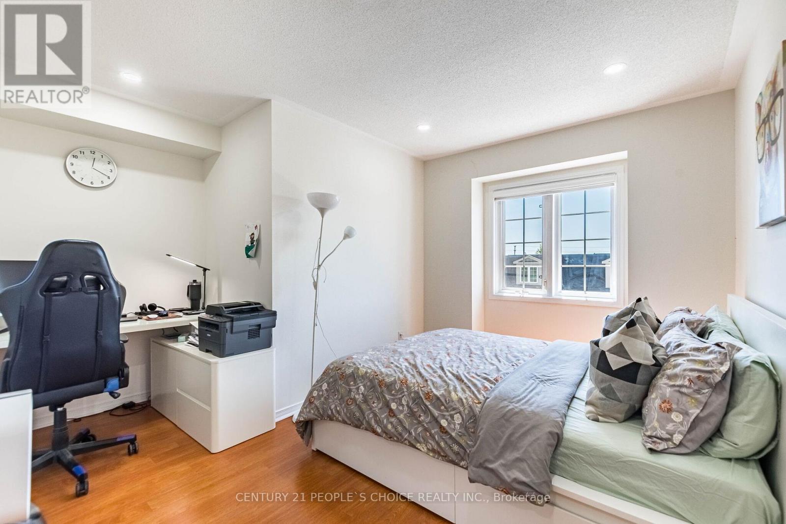 #29 435 HENSALL CIRCLE - 21