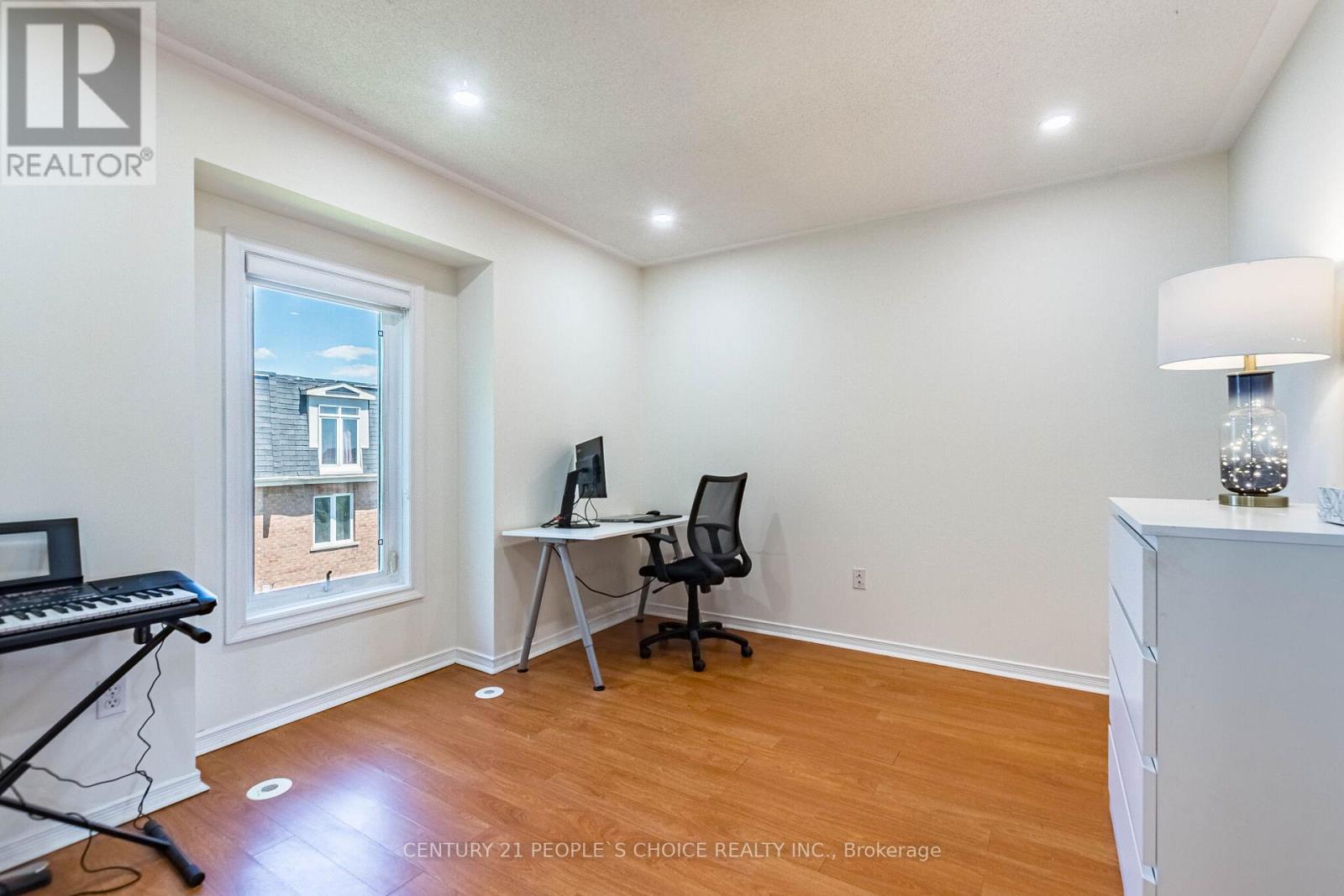 #29 435 HENSALL CIRCLE - 26