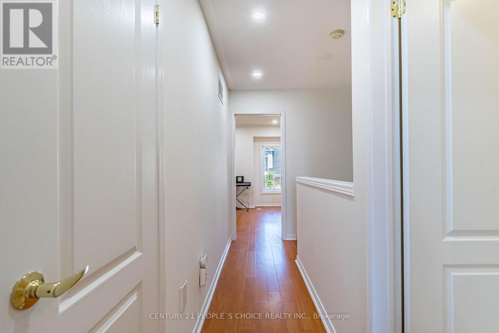 #29 435 HENSALL CIRCLE - 29