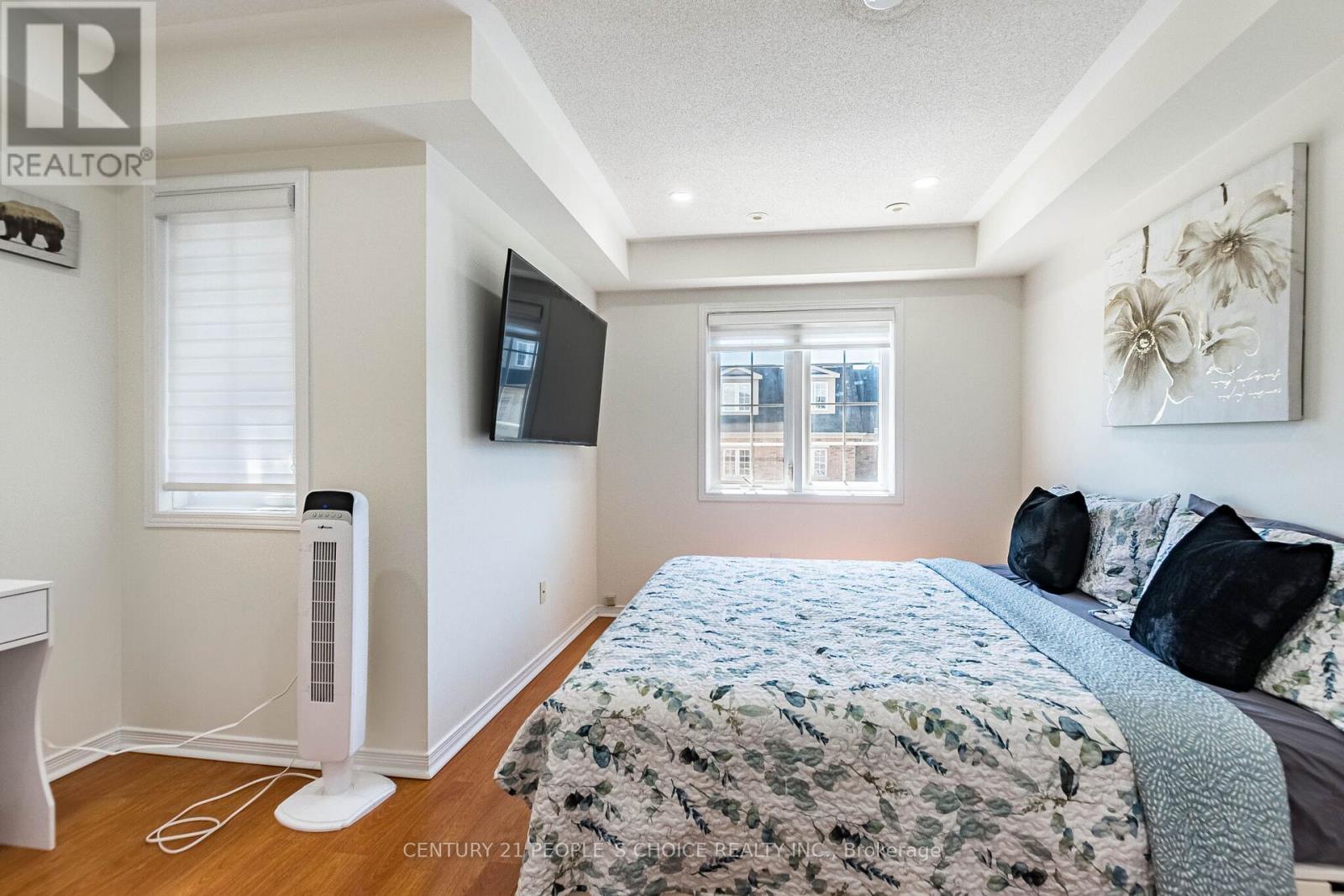 #29 435 HENSALL CIRCLE - 31