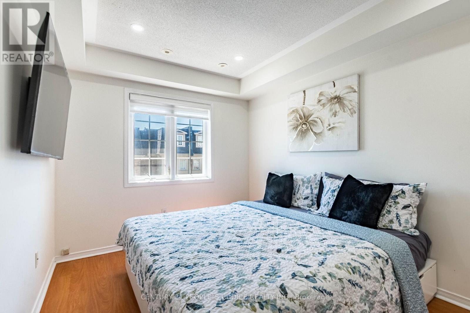 #29 435 HENSALL CIRCLE - 33