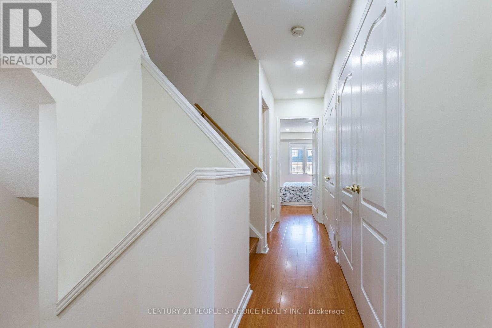 #29 435 HENSALL CIRCLE - 40