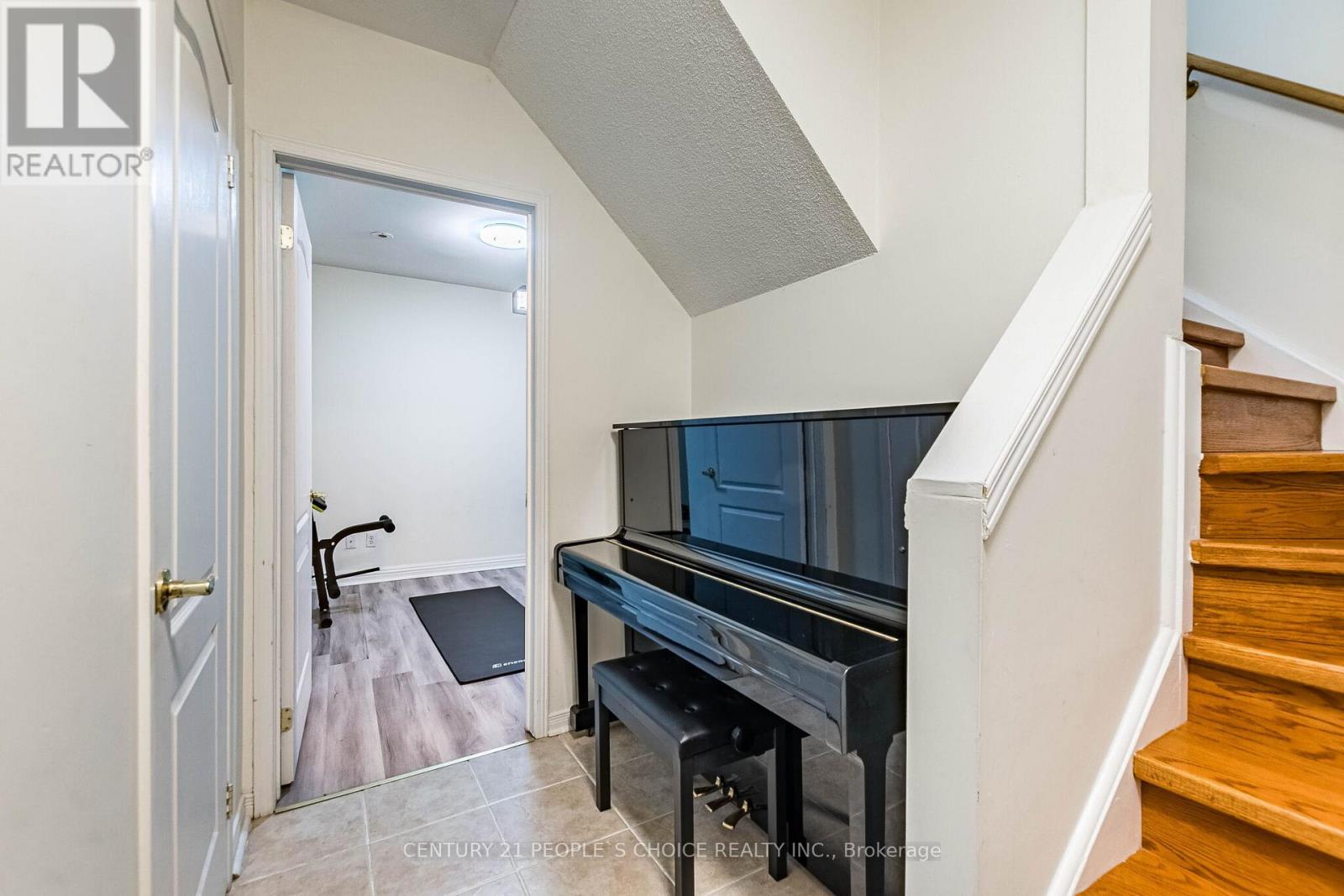 #29 435 HENSALL CIRCLE - 43