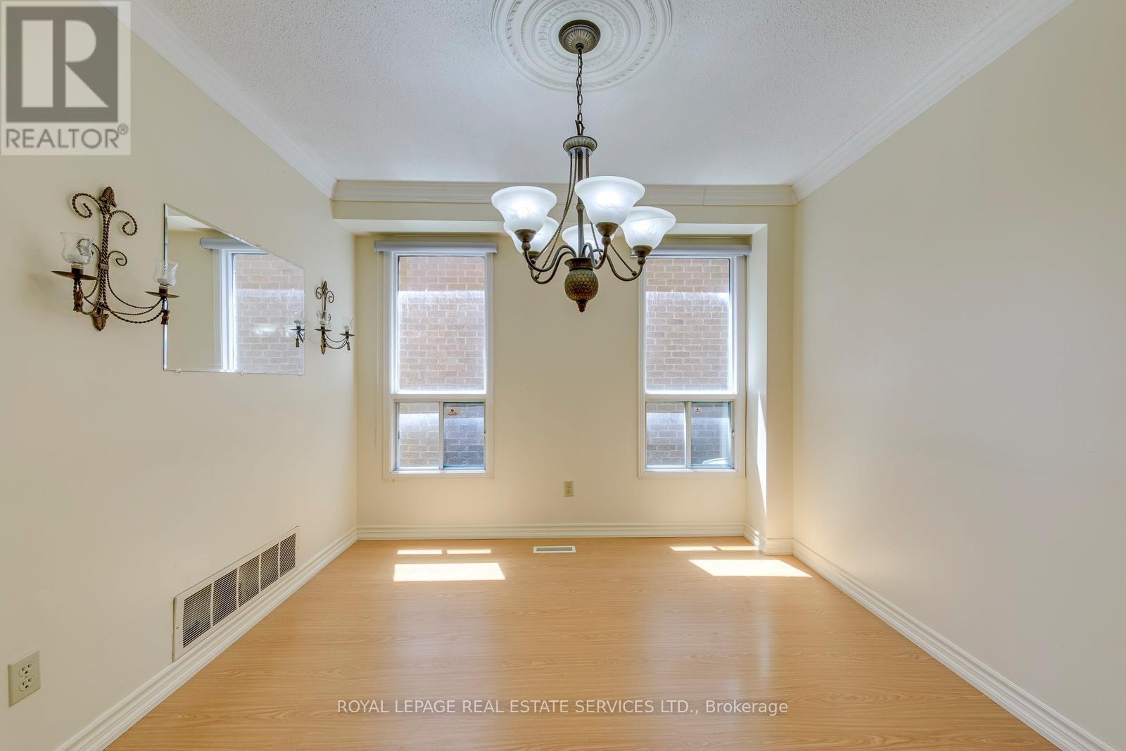 396 LAURENTIAN AVENUE - 10