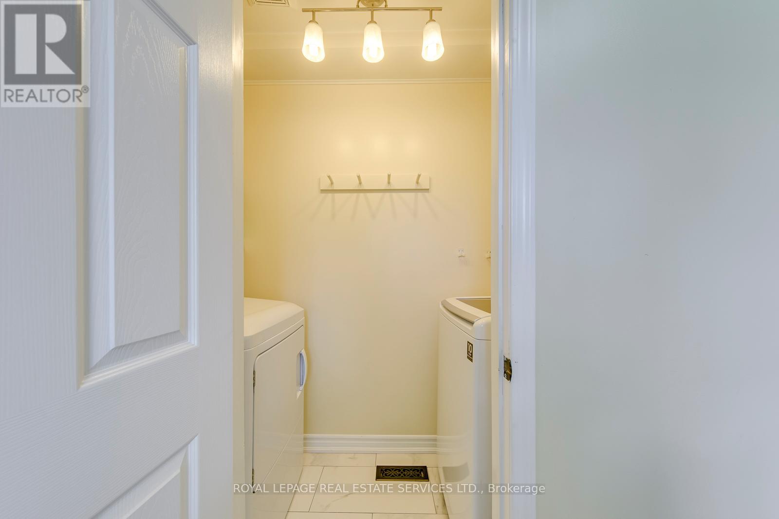 396 LAURENTIAN AVENUE - 23