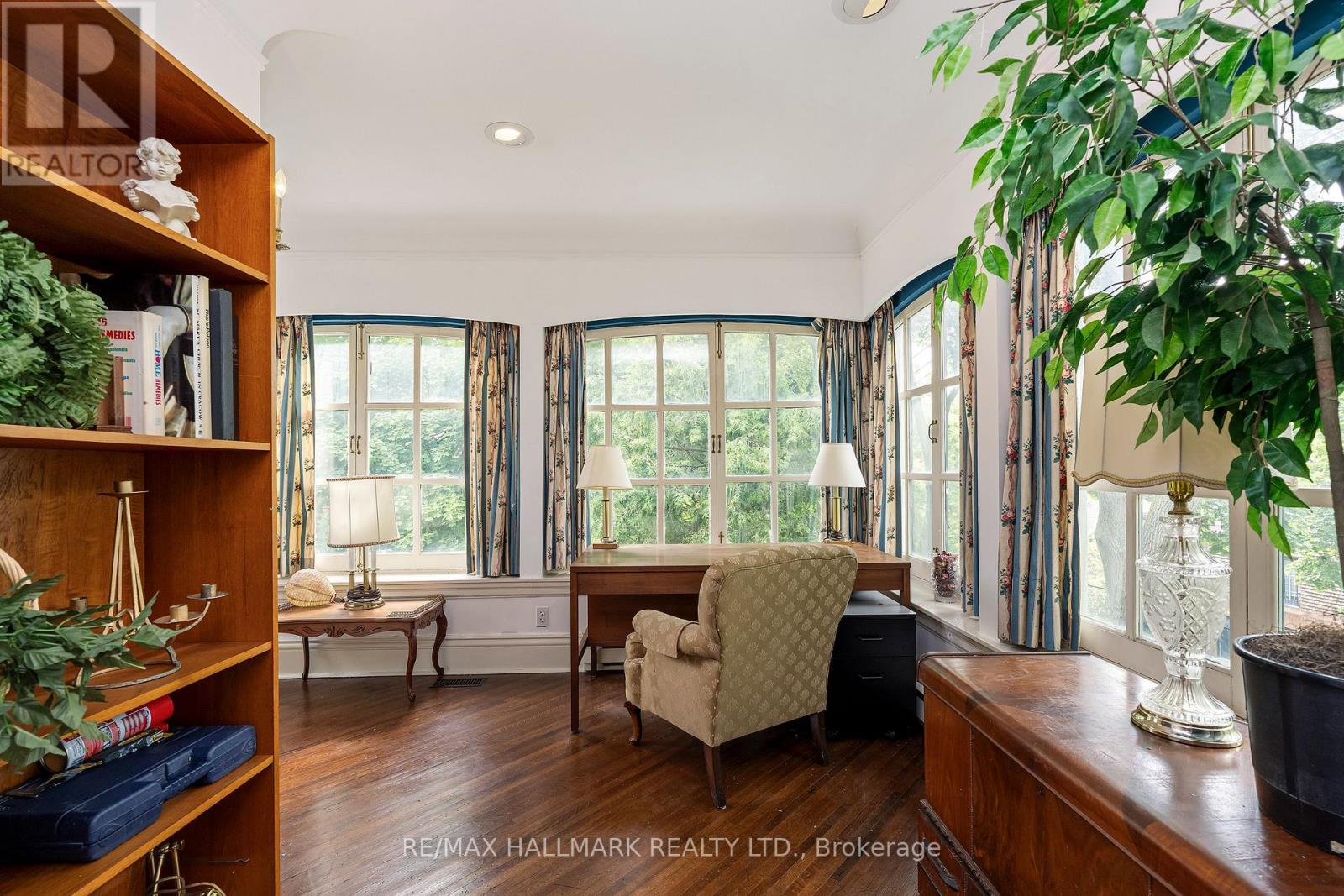 60 INDIAN GROVE - 28