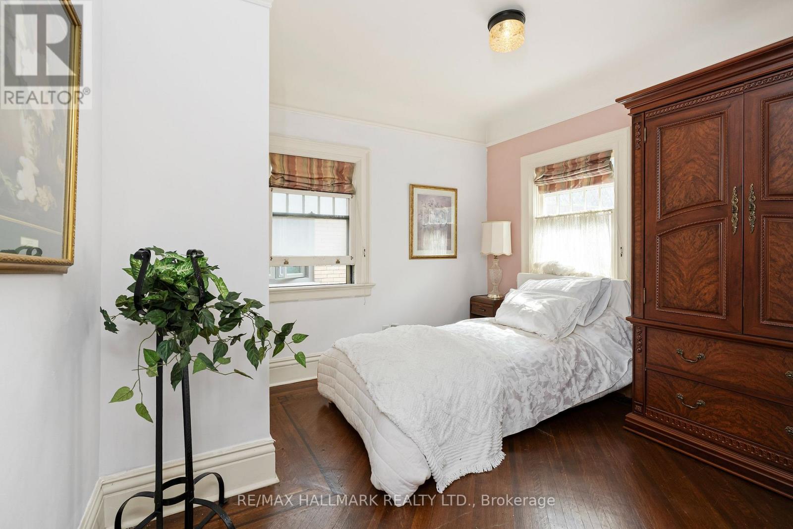 60 INDIAN GROVE - 29