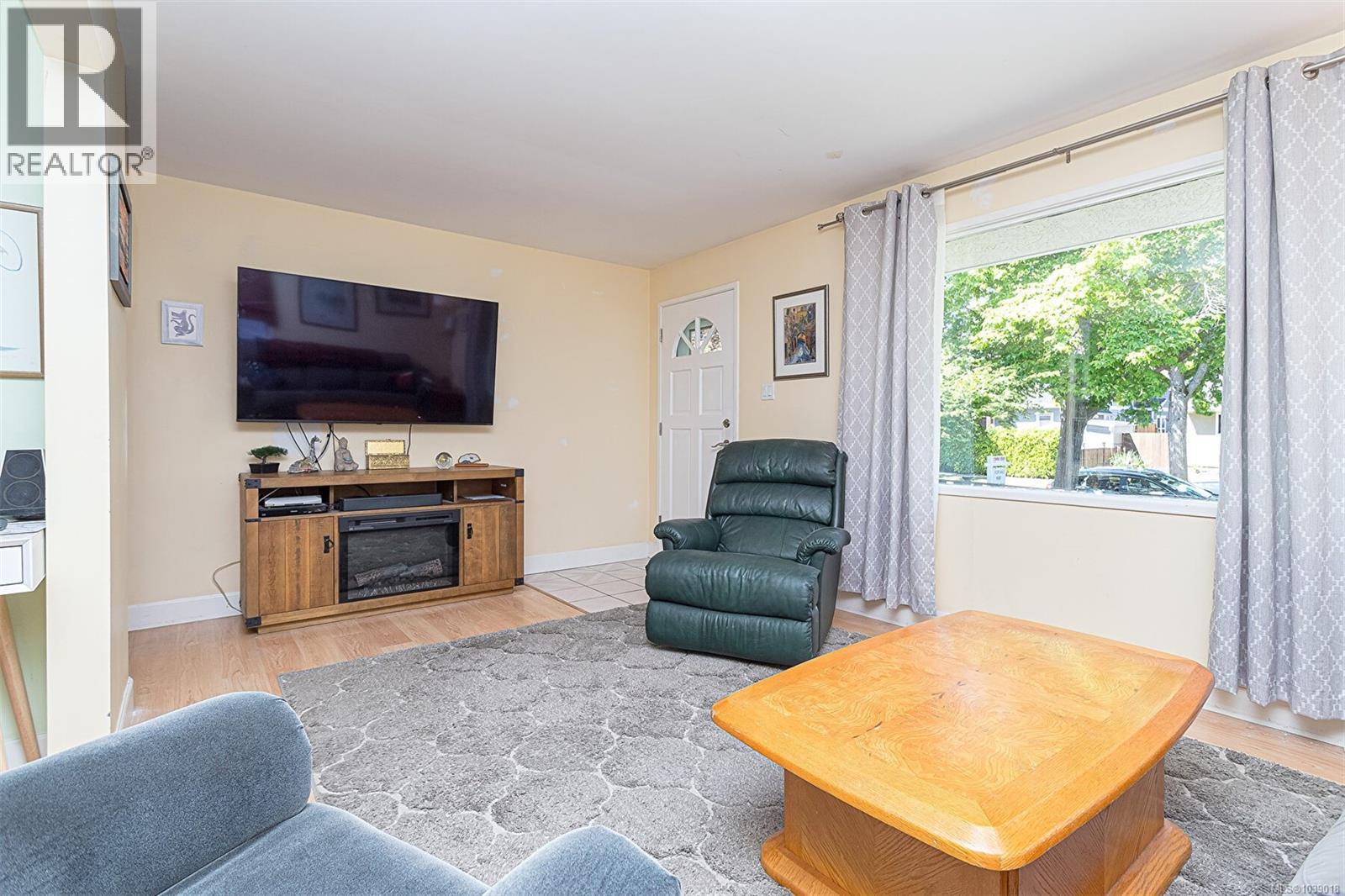  2331 Victor Street, Victoria