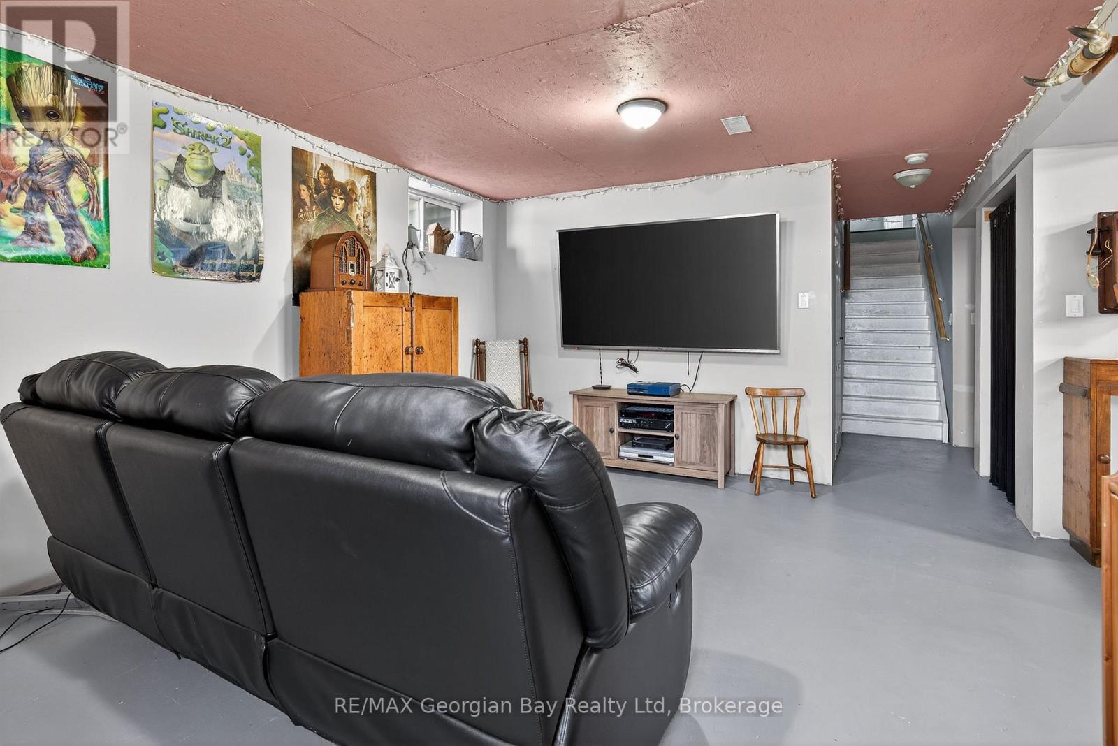 5 EASTON AVENUE - 18