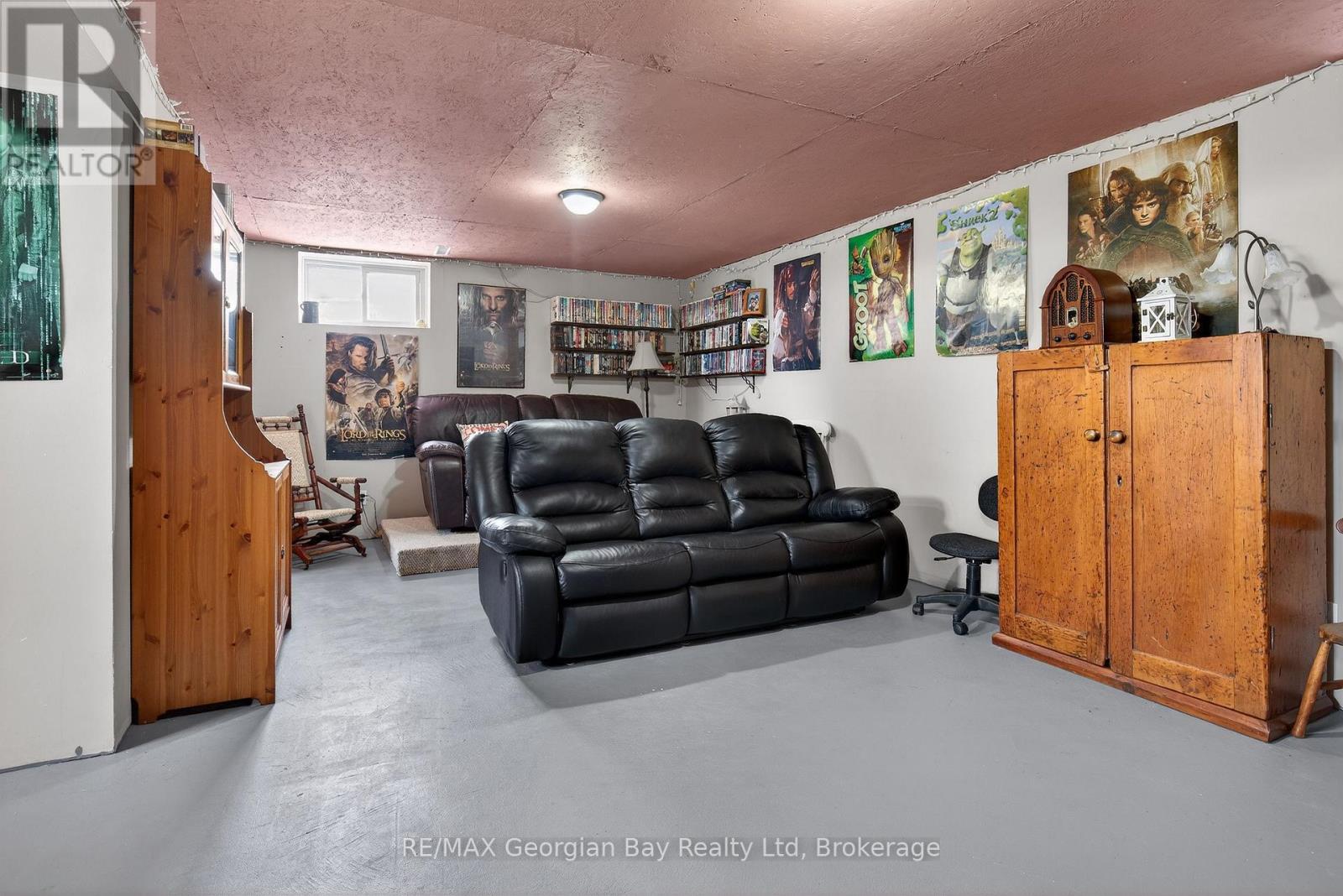 5 EASTON AVENUE - 19