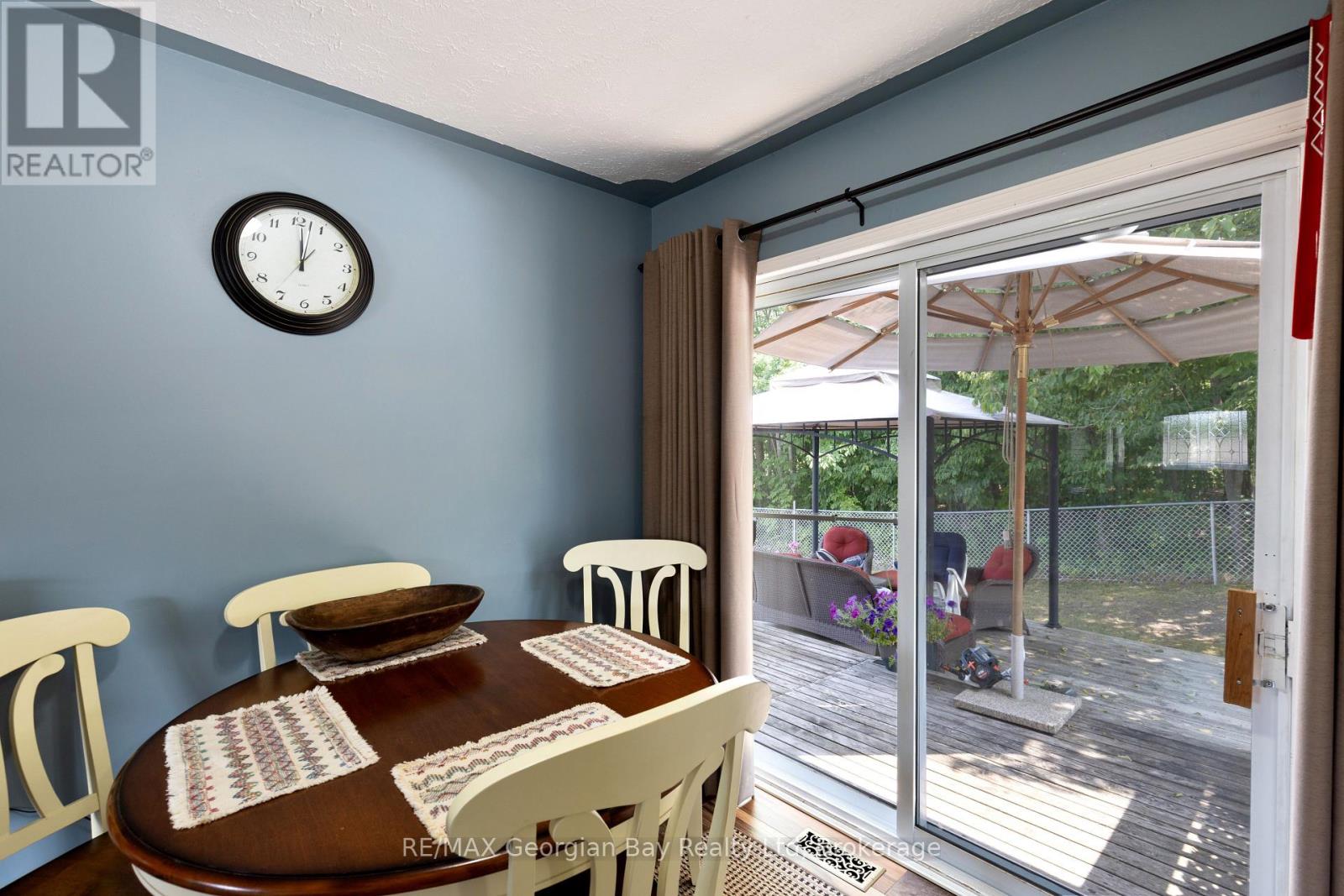 5 EASTON AVENUE - 9