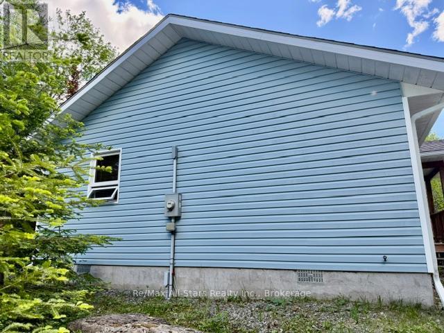 33 EDWINA DRIVE - 27