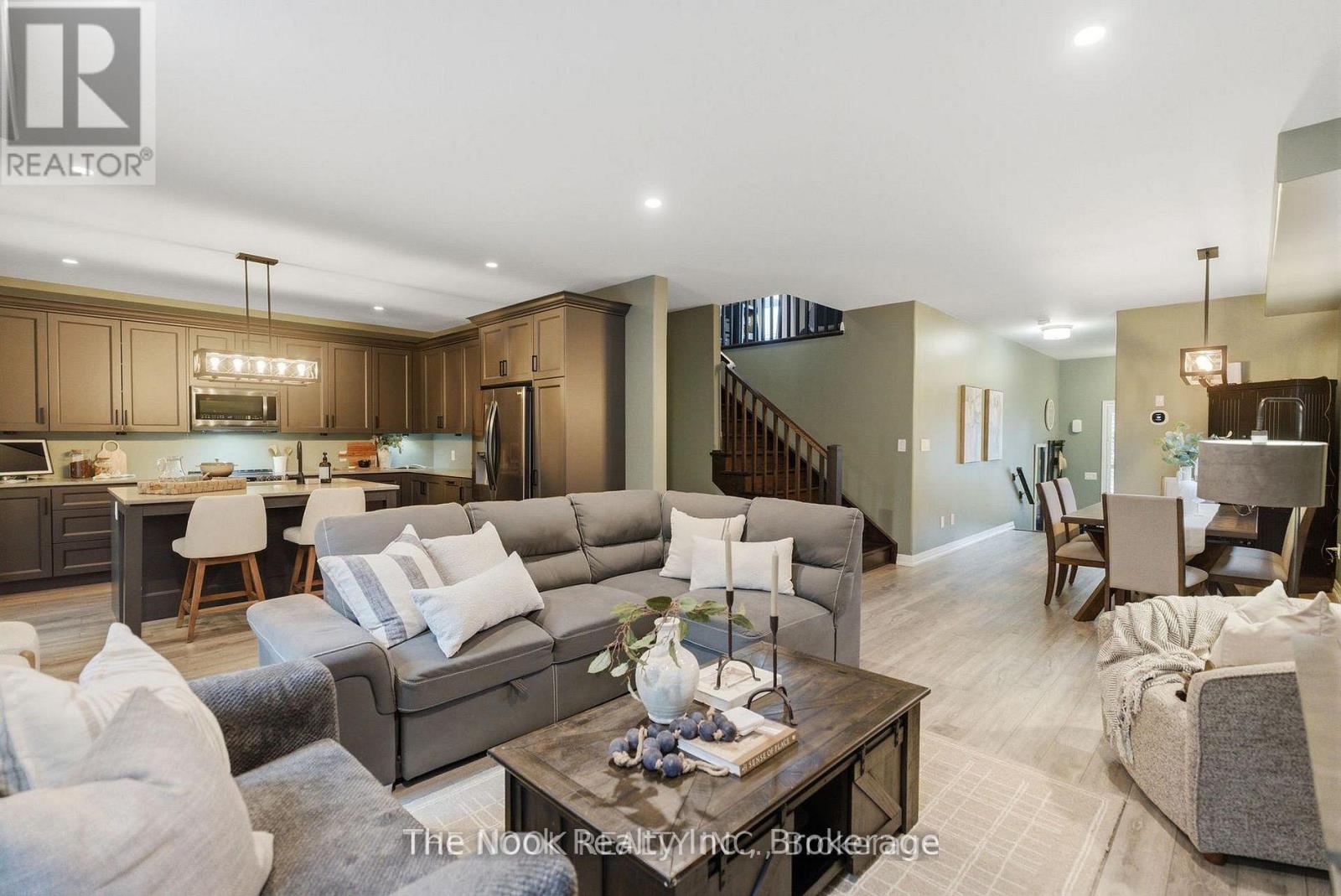 42 DRUMMOND STREET - 17