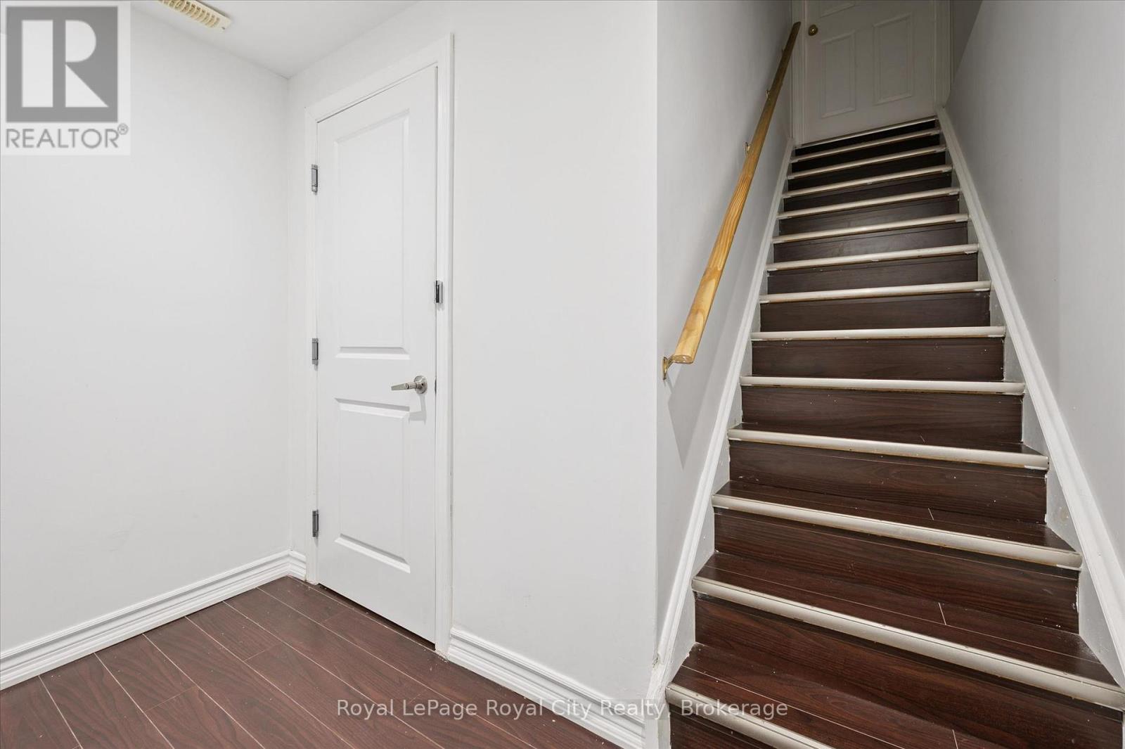 45 DARLING CRESCENT - 34