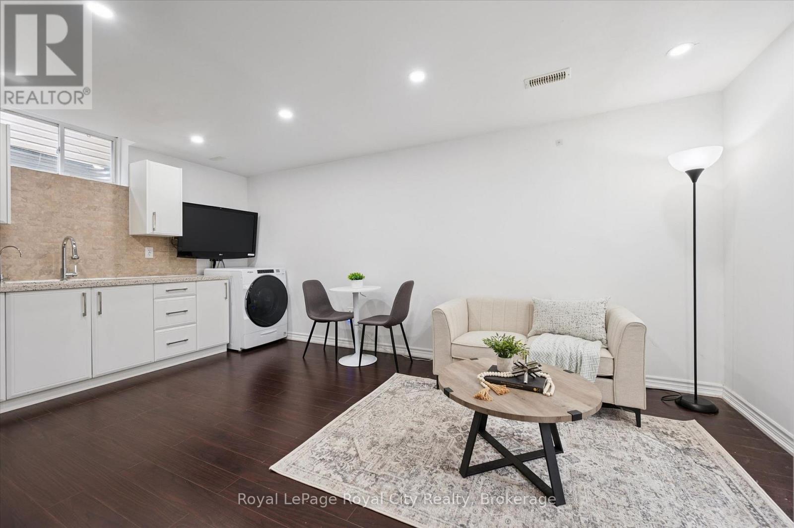 45 DARLING CRESCENT - 36