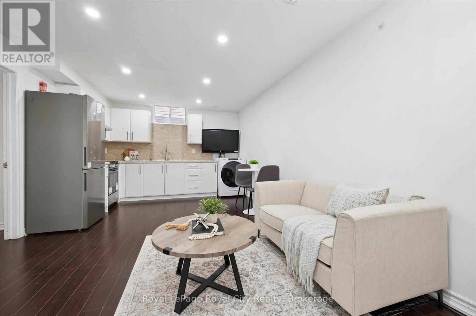 45 DARLING CRESCENT - 37