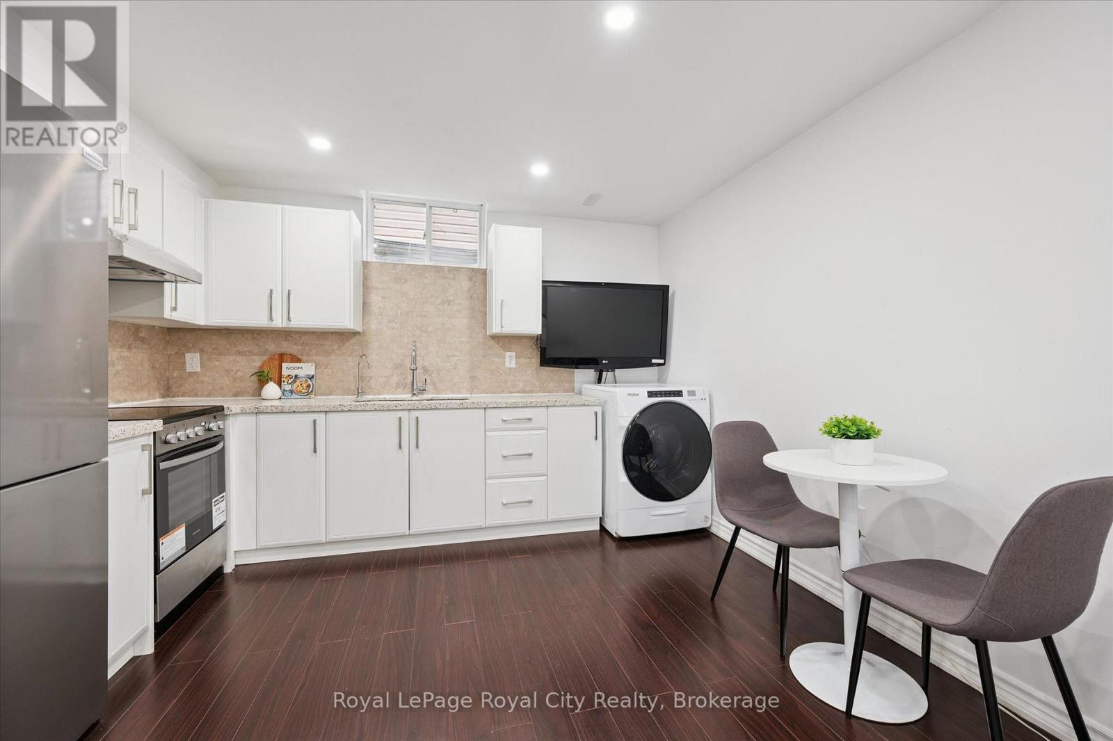 45 DARLING CRESCENT - 38