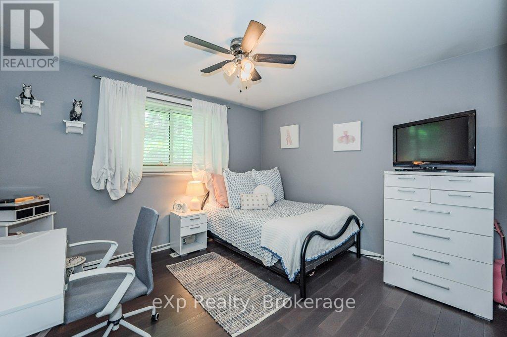 8 MALVERN CRESCENT - 22