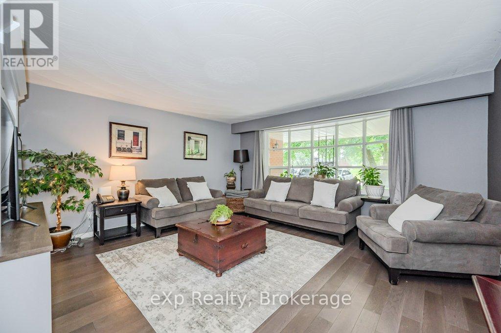 8 MALVERN CRESCENT - 8