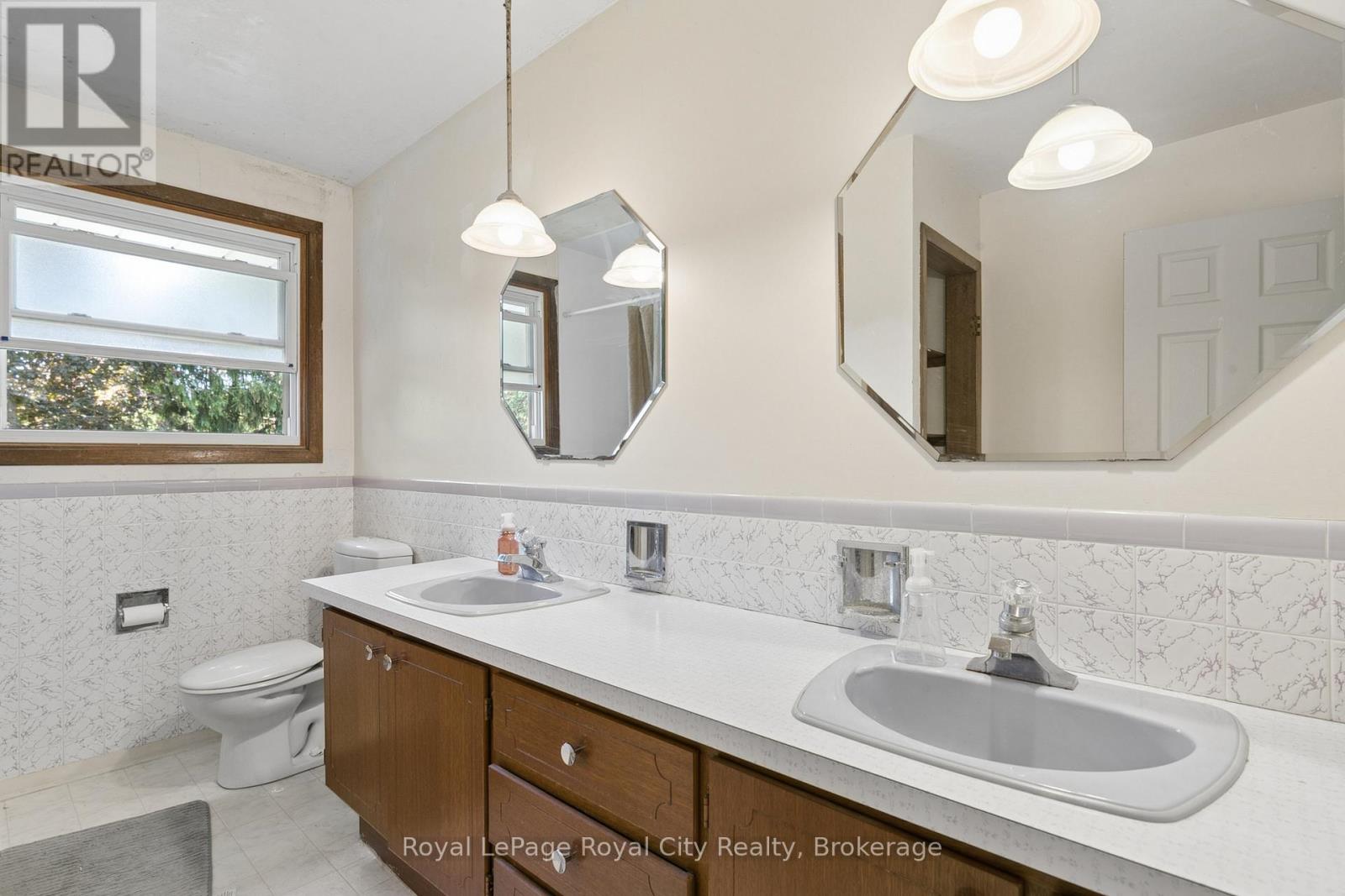 55 LONSDALE DRIVE - 17