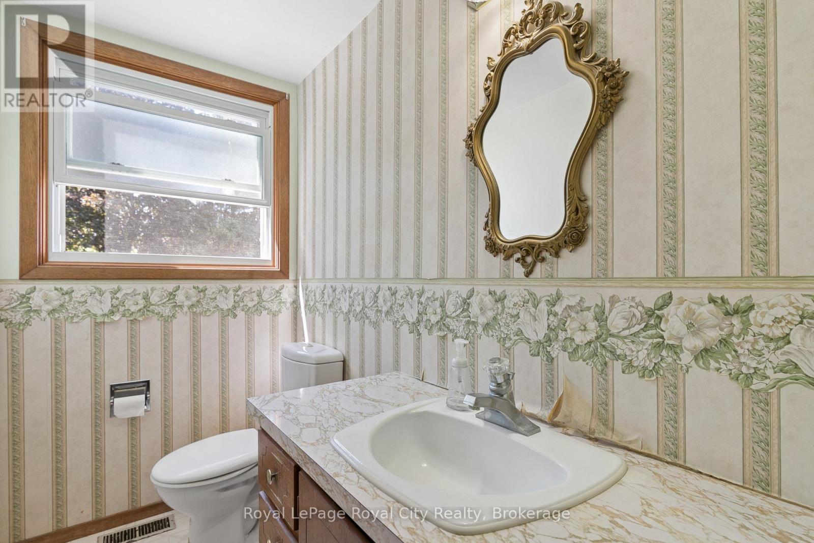 55 LONSDALE DRIVE - 18