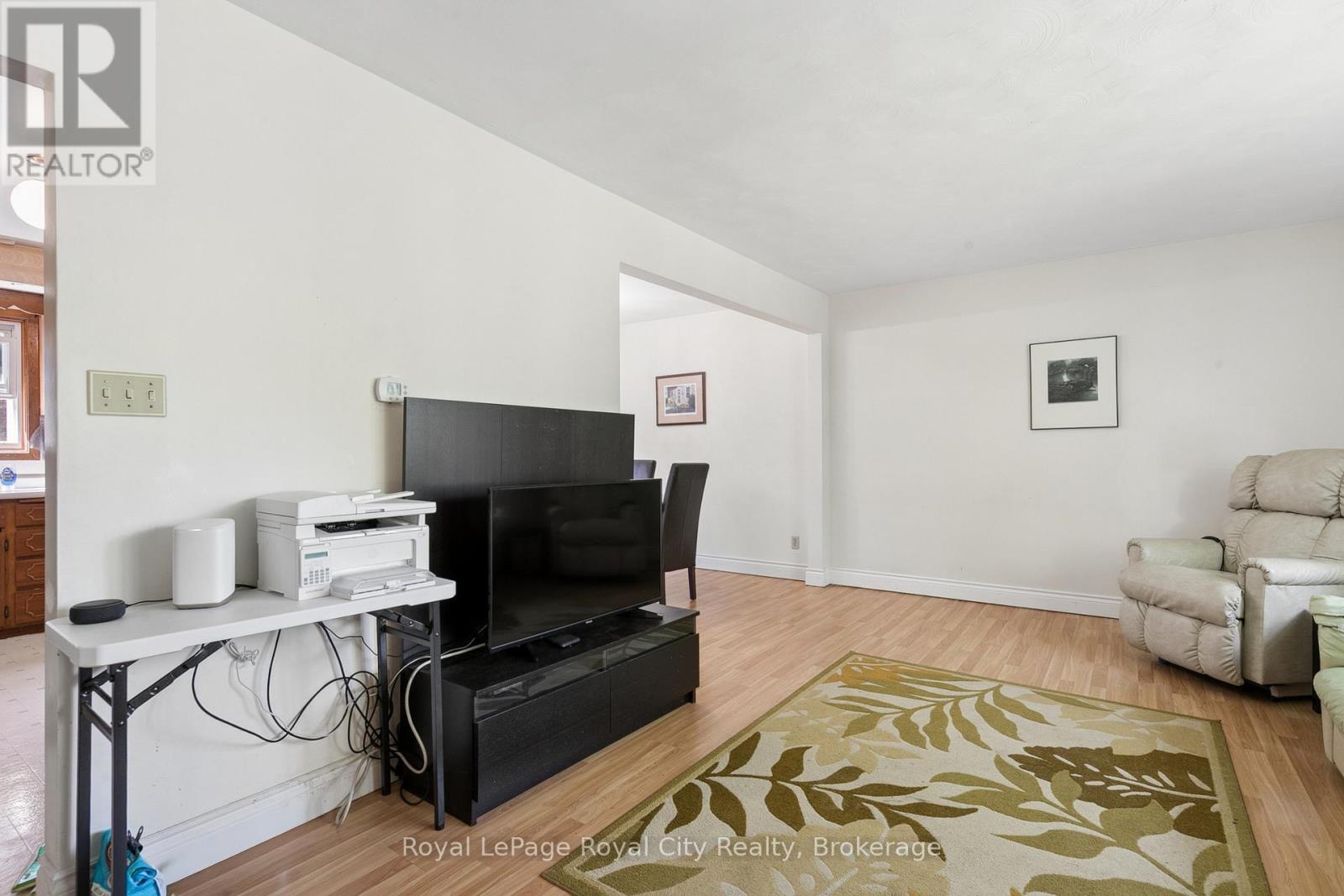 55 LONSDALE DRIVE - 8