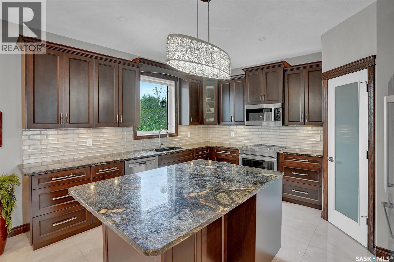 8747 Wascana Gardens PLACE - 11