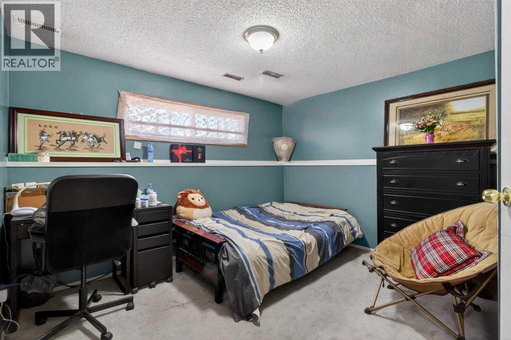 124 Falchurch Crescent NE - 16