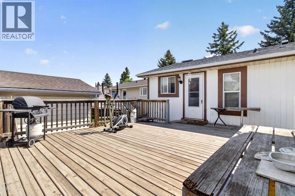 124 Falchurch Crescent NE - 25
