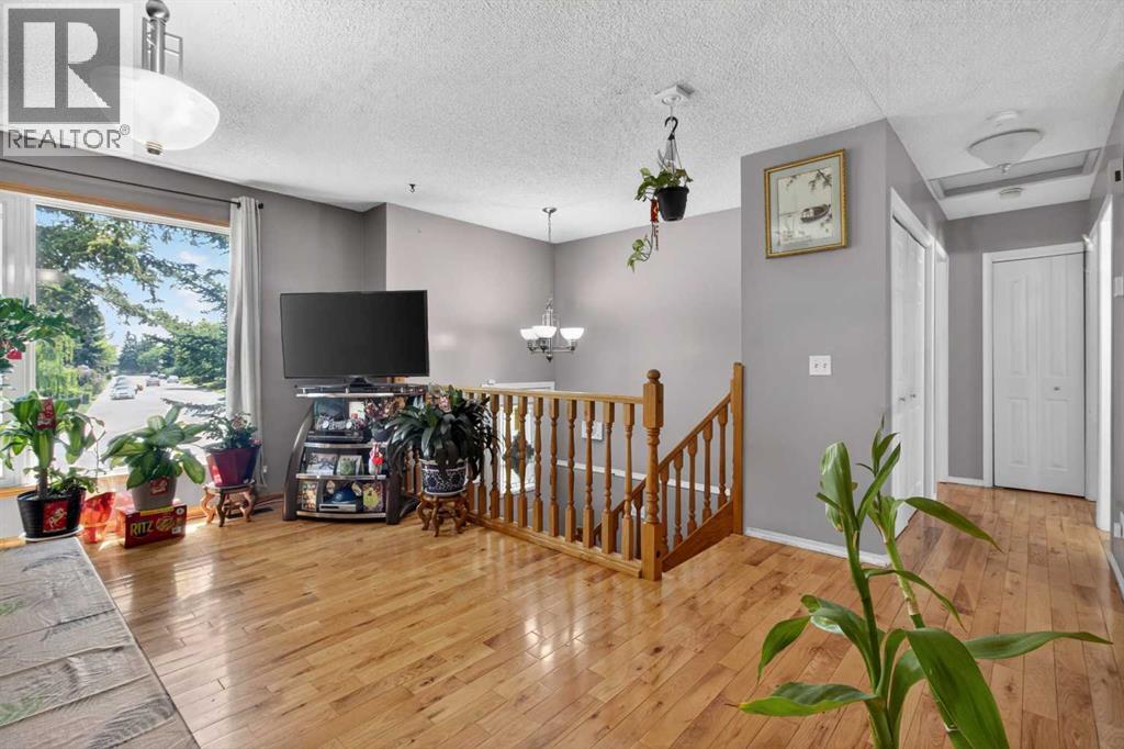 124 Falchurch Crescent NE - 5
