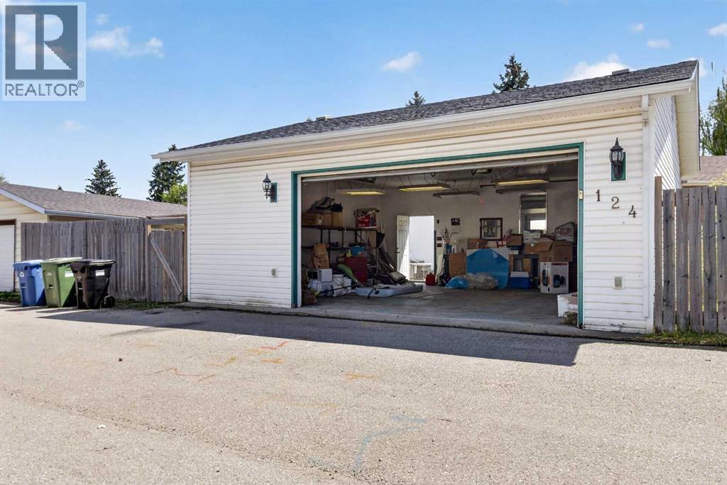 124 Falchurch Crescent NE - 26